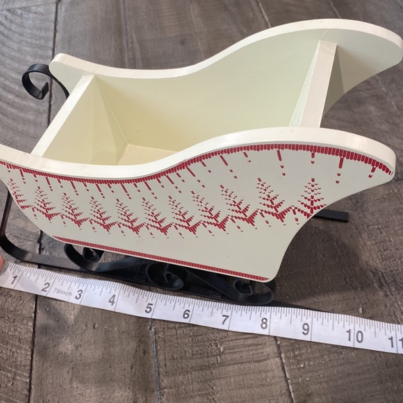 Santa Sleigh Decor Planter - Picture 3 of 5